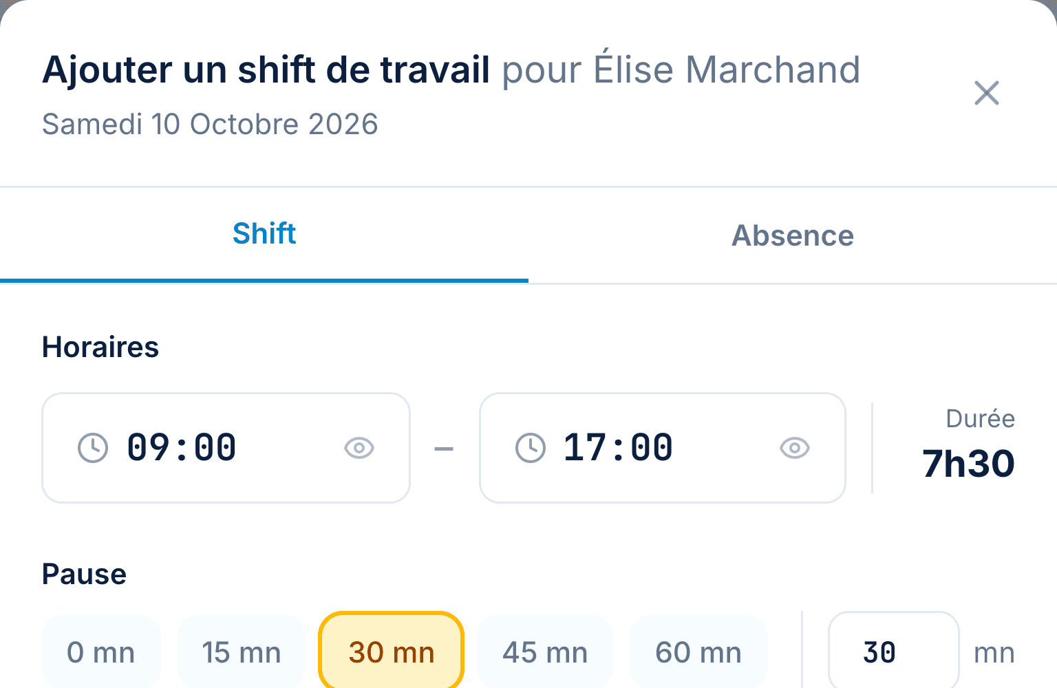 La fenêtre « Ajouter un shift de travail pour Élise Marchand » : horaires 09:00 – 17:00, durée 7h30, pause de 30 minutes.
